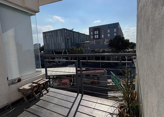 Private Room, Excellent Location In Apartment *